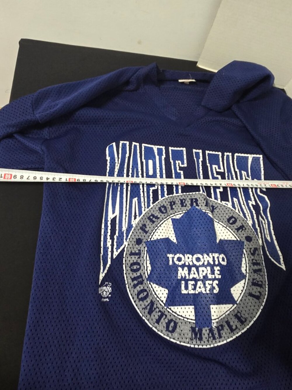 🍁🏒 VINTAGE TORONTO MAPLE LEAFS MESH HOCKEY JERSEY – XL – MADE IN CANADA! 🏒🍁 - Picture 3 of 9